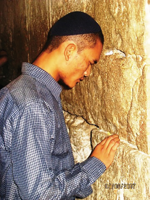 Bnei Menashe (re)marry in traditional clothing - Shavei Israel