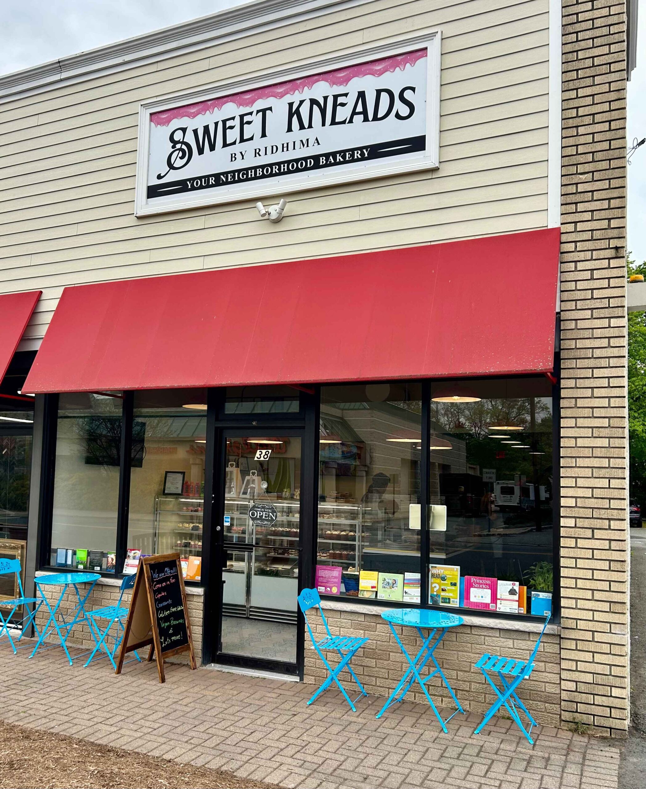 New Kosher Bakery in Livingston, Sweet Kneads, Delights Customers The